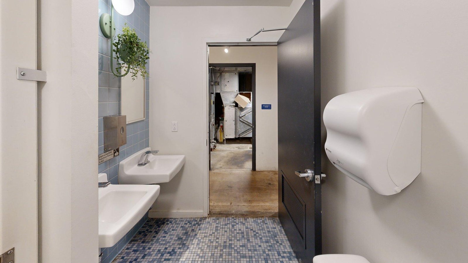 Lawrenceville-Market-House-Bathroom